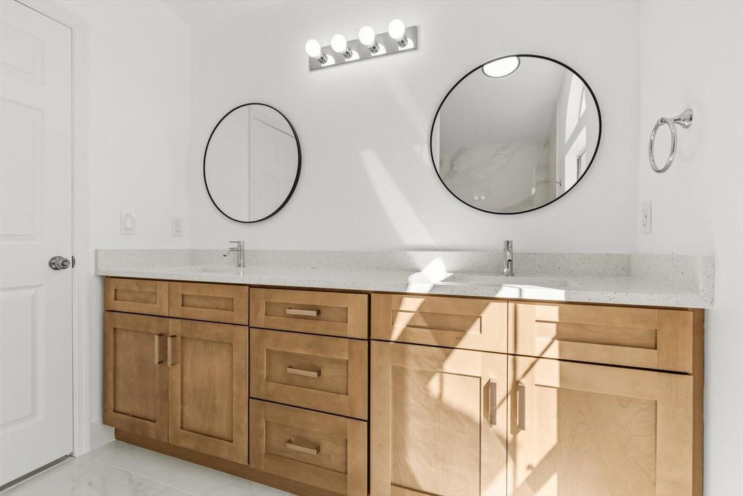 合同活跃: $385,000 (3 贝兹, 2 浴室, 1548 平方英尺)