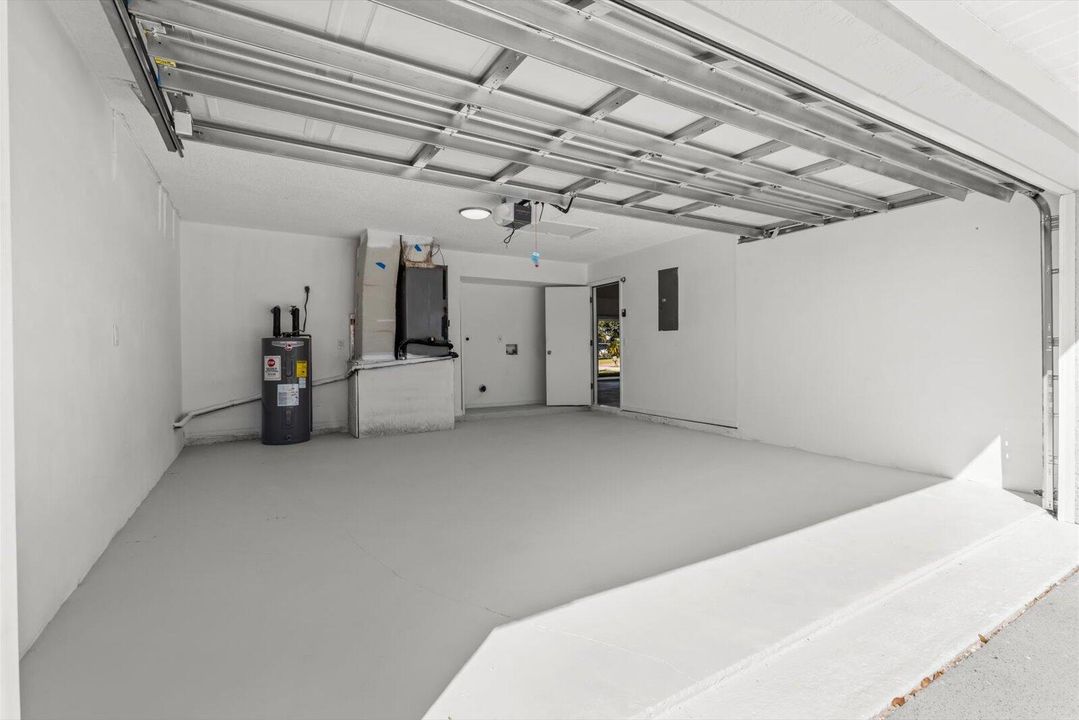 合同活跃: $385,000 (3 贝兹, 2 浴室, 1548 平方英尺)