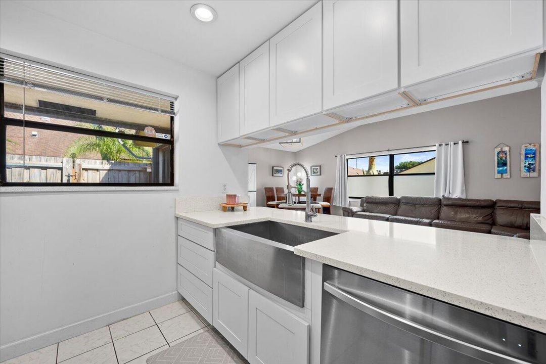 Active With Contract: $268,500 (2 beds, 2 baths, 1102 Square Feet)