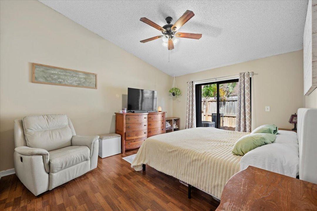 Active With Contract: $268,500 (2 beds, 2 baths, 1102 Square Feet)