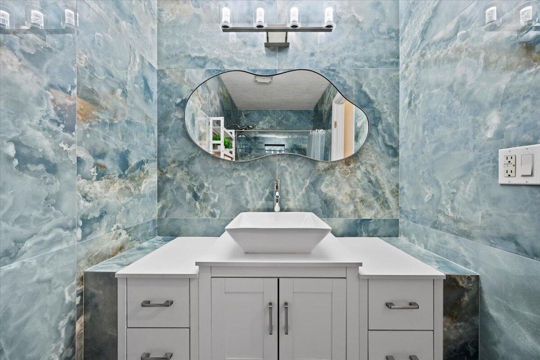 Active With Contract: $268,500 (2 beds, 2 baths, 1102 Square Feet)