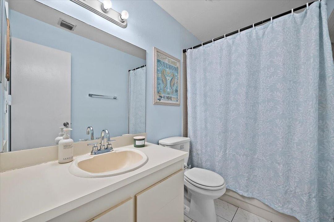 Active With Contract: $268,500 (2 beds, 2 baths, 1102 Square Feet)