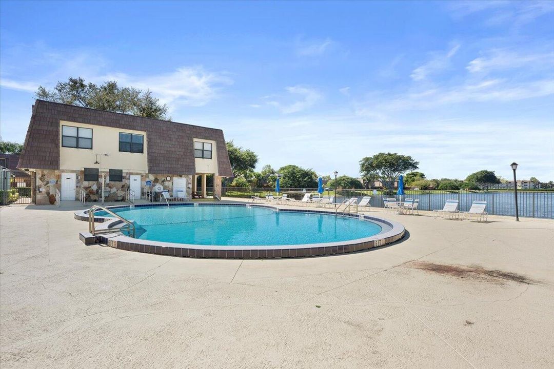 Active With Contract: $268,500 (2 beds, 2 baths, 1102 Square Feet)