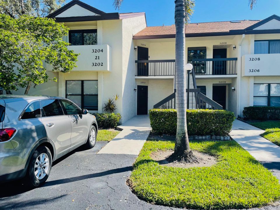 For Sale: $250,000 (3 beds, 2 baths, 1275 Square Feet)