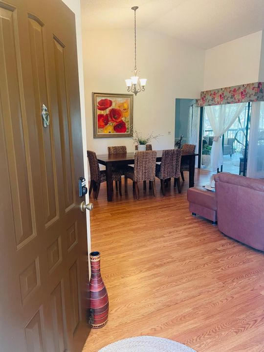 For Sale: $250,000 (3 beds, 2 baths, 1275 Square Feet)