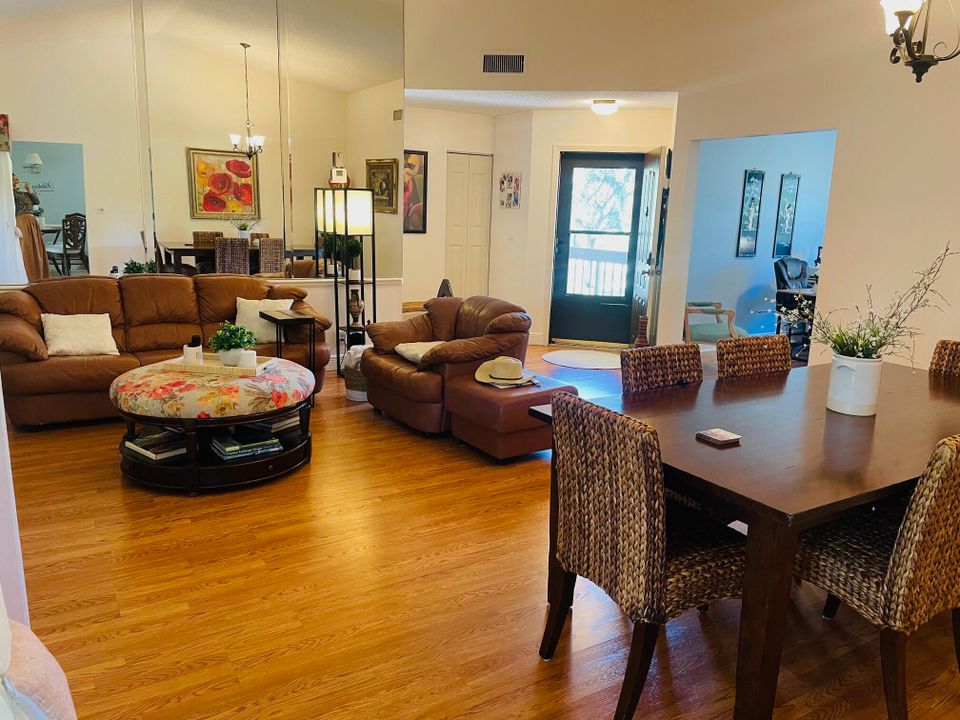 For Sale: $250,000 (3 beds, 2 baths, 1275 Square Feet)