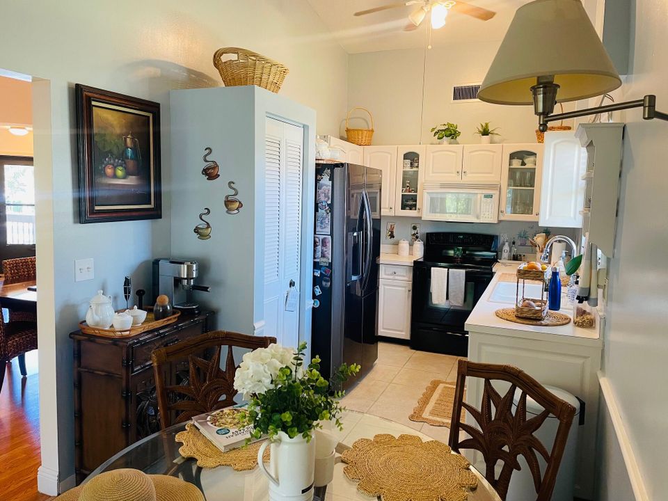 For Sale: $250,000 (3 beds, 2 baths, 1275 Square Feet)