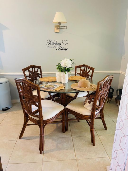 For Sale: $250,000 (3 beds, 2 baths, 1275 Square Feet)