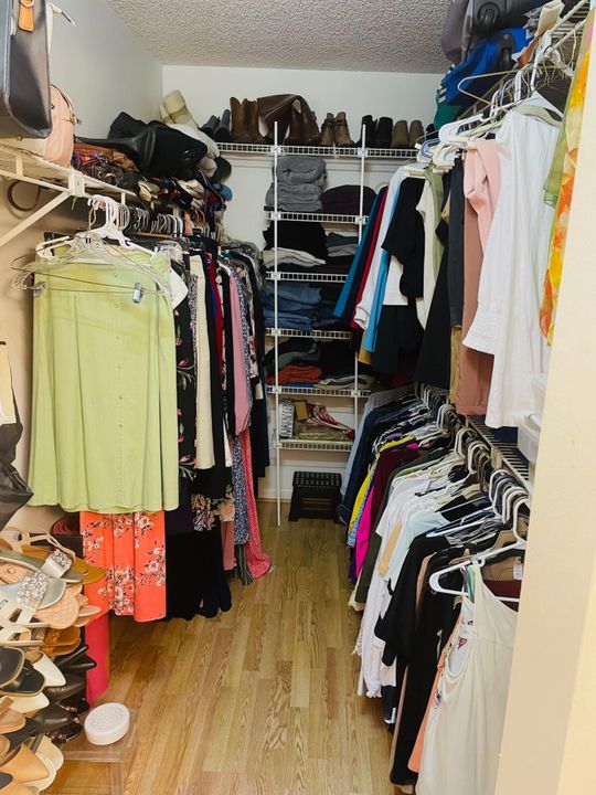 For Sale: $250,000 (3 beds, 2 baths, 1275 Square Feet)