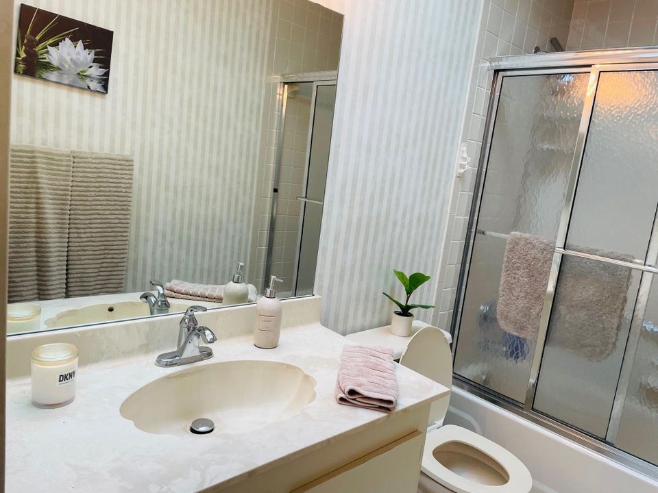 For Sale: $250,000 (3 beds, 2 baths, 1275 Square Feet)