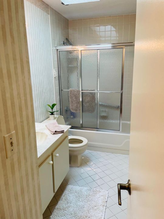 For Sale: $250,000 (3 beds, 2 baths, 1275 Square Feet)