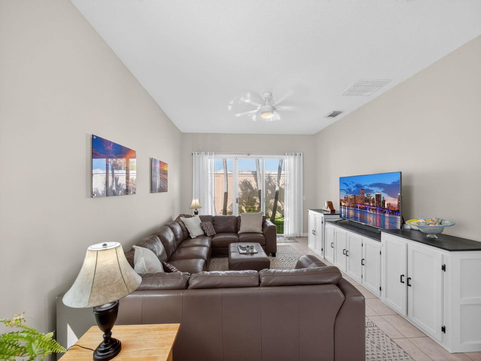 For Sale: $449,900 (3 beds, 3 baths, 1863 Square Feet)