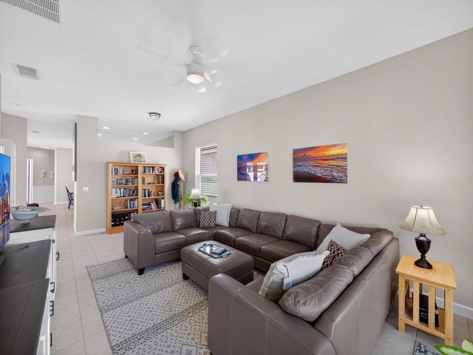 For Sale: $449,900 (3 beds, 3 baths, 1863 Square Feet)