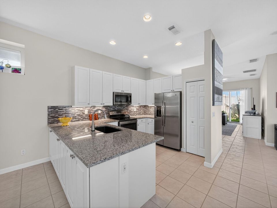 For Sale: $449,900 (3 beds, 3 baths, 1863 Square Feet)