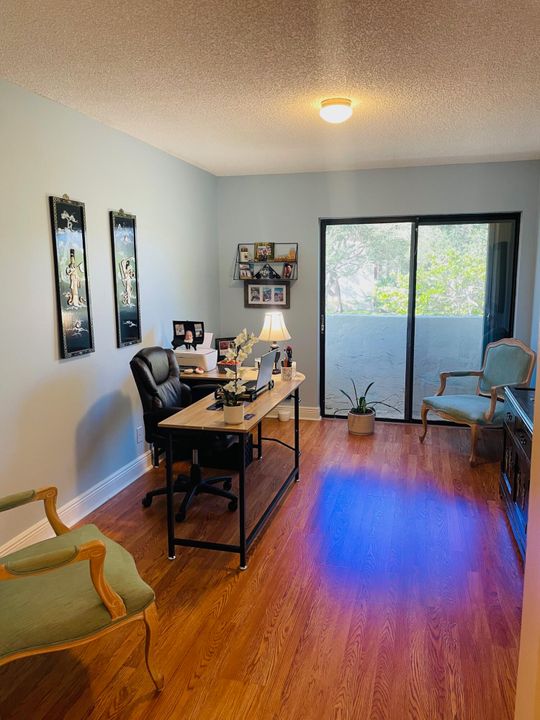 For Sale: $250,000 (3 beds, 2 baths, 1275 Square Feet)