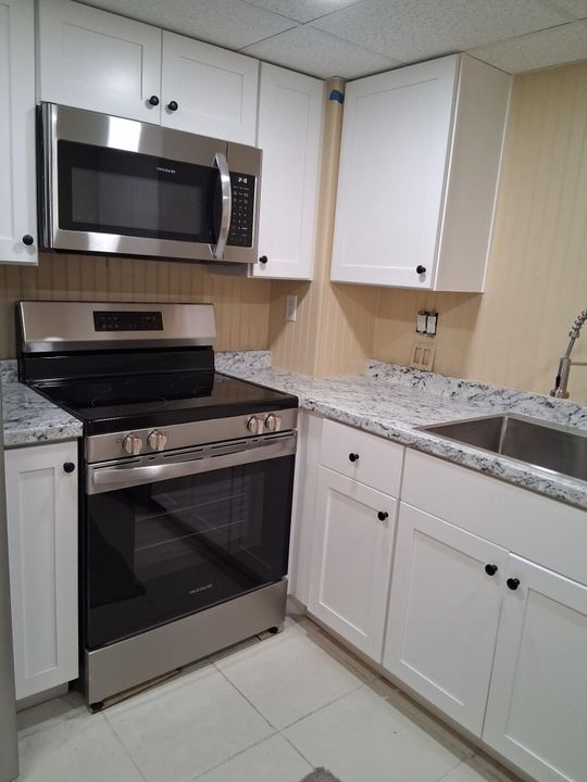 Activo con contrato: $2,200 (2 camas, 2 baños, 983 Pies cuadrados)