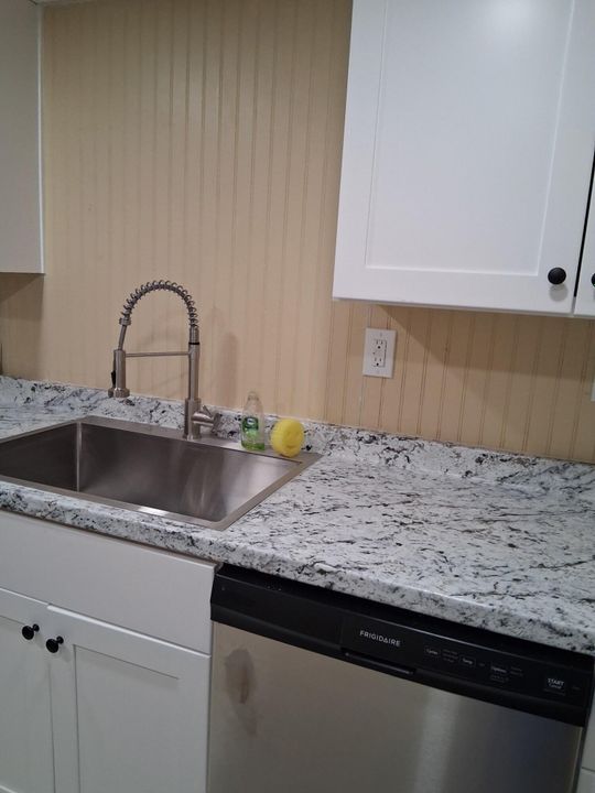 Activo con contrato: $2,200 (2 camas, 2 baños, 983 Pies cuadrados)