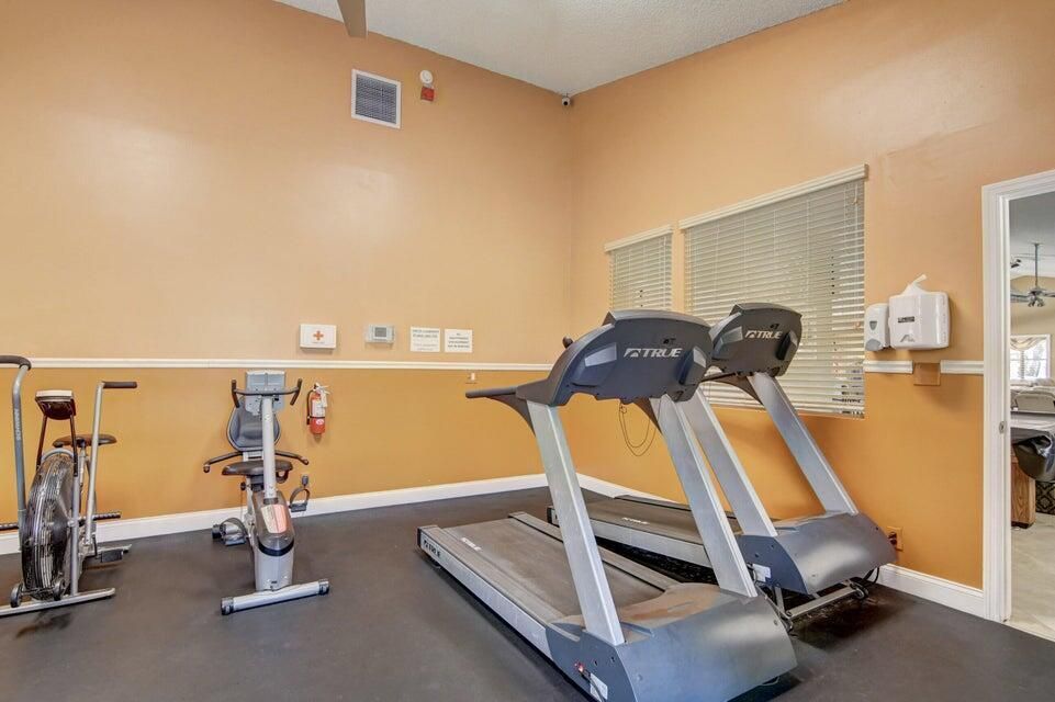 For Sale: $250,000 (3 beds, 2 baths, 1275 Square Feet)