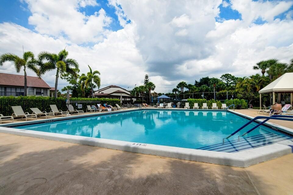 For Sale: $250,000 (3 beds, 2 baths, 1275 Square Feet)