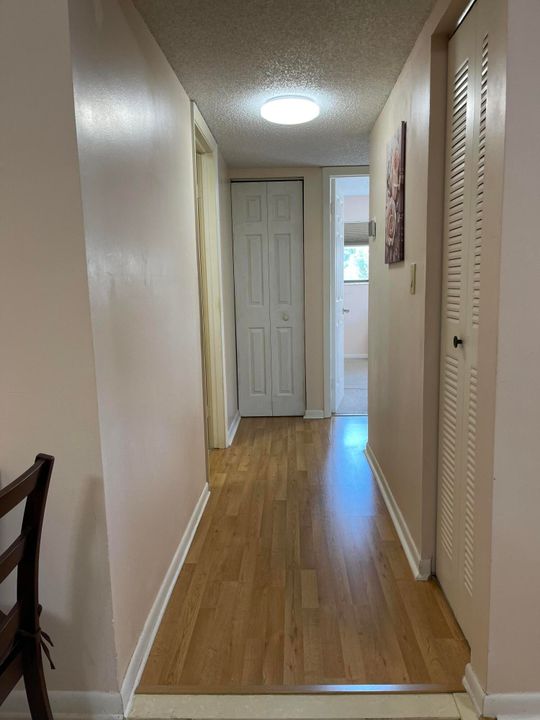 待售: $139,000 (2 贝兹, 2 浴室, 827 平方英尺)