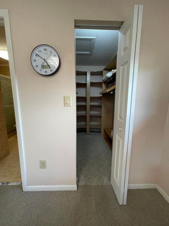 待售: $139,000 (2 贝兹, 2 浴室, 827 平方英尺)