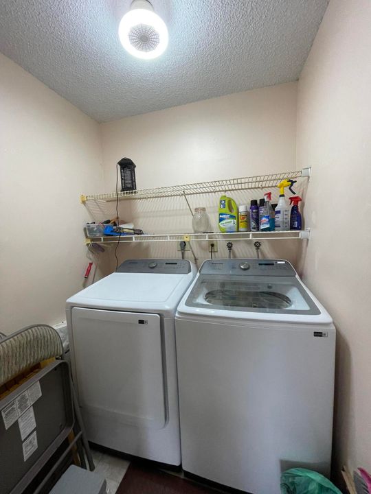 待售: $139,000 (2 贝兹, 2 浴室, 827 平方英尺)