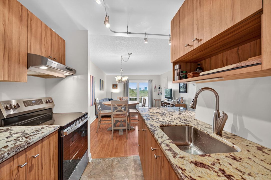 For Sale: $225,000 (2 beds, 1 baths, 850 Square Feet)