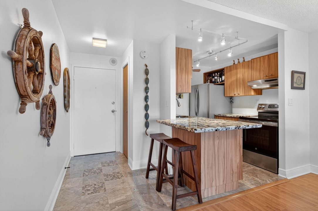 For Sale: $225,000 (2 beds, 1 baths, 850 Square Feet)