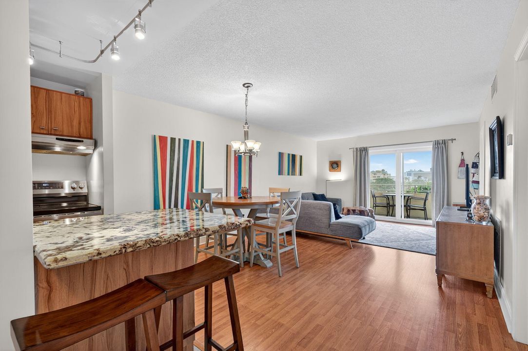 For Sale: $225,000 (2 beds, 1 baths, 850 Square Feet)