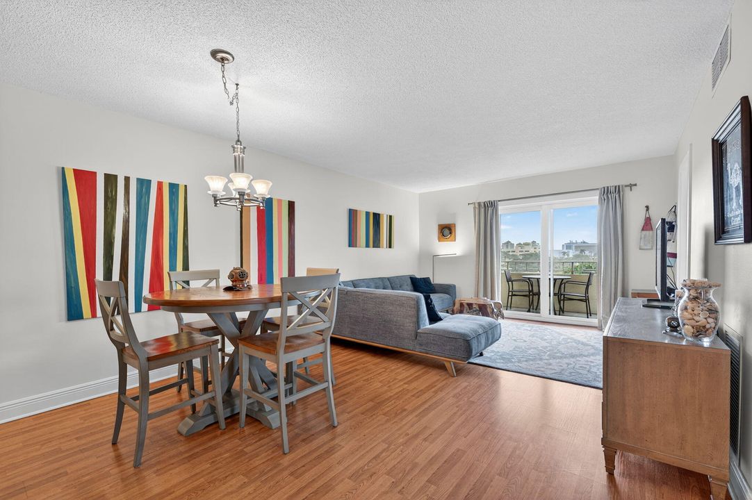 For Sale: $225,000 (2 beds, 1 baths, 850 Square Feet)