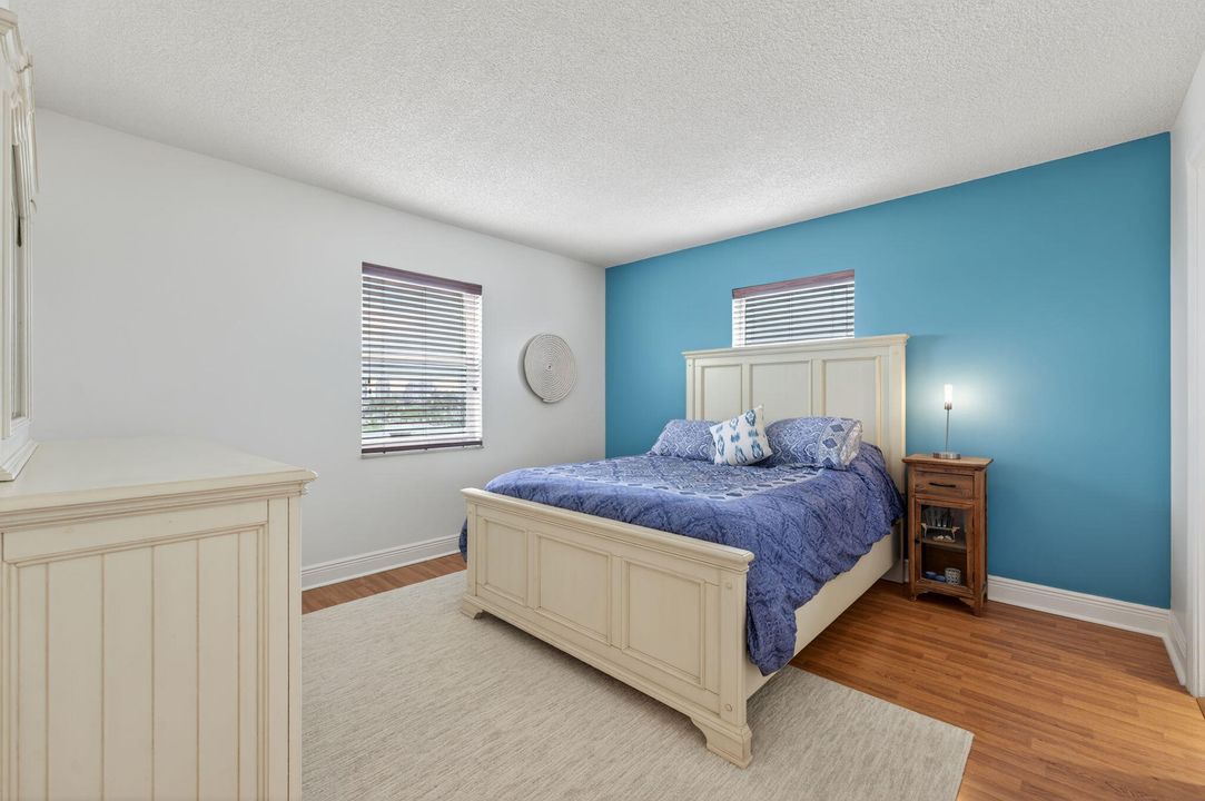 For Sale: $225,000 (2 beds, 1 baths, 850 Square Feet)