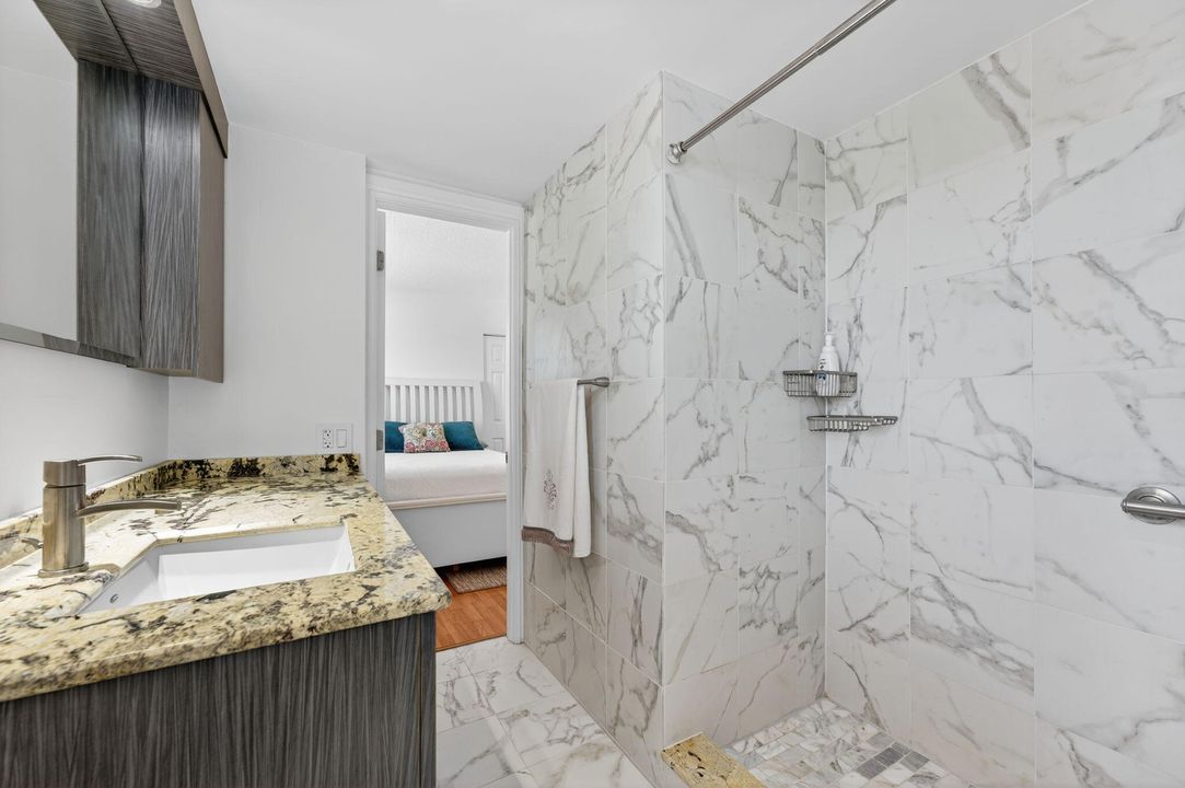 For Sale: $225,000 (2 beds, 1 baths, 850 Square Feet)