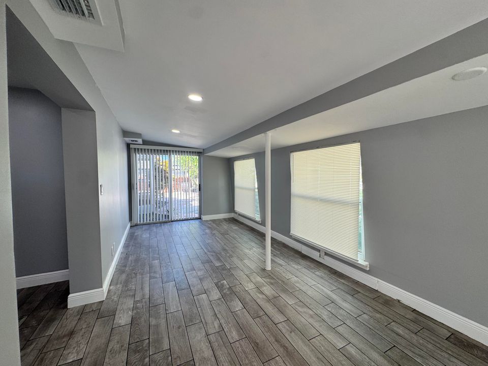 Activo con contrato: $4,300 (4 camas, 3 baños, 1342 Pies cuadrados)