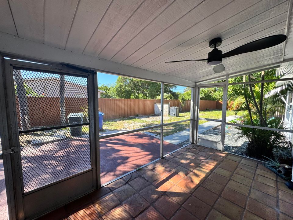 Activo con contrato: $4,300 (4 camas, 3 baños, 1342 Pies cuadrados)