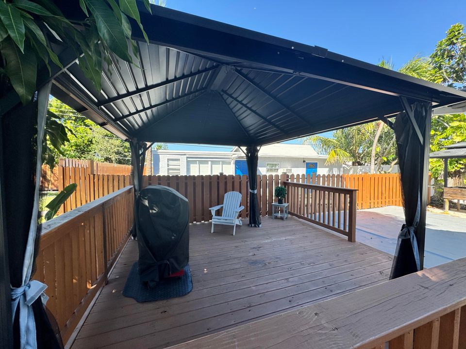 Activo con contrato: $4,300 (4 camas, 3 baños, 1342 Pies cuadrados)