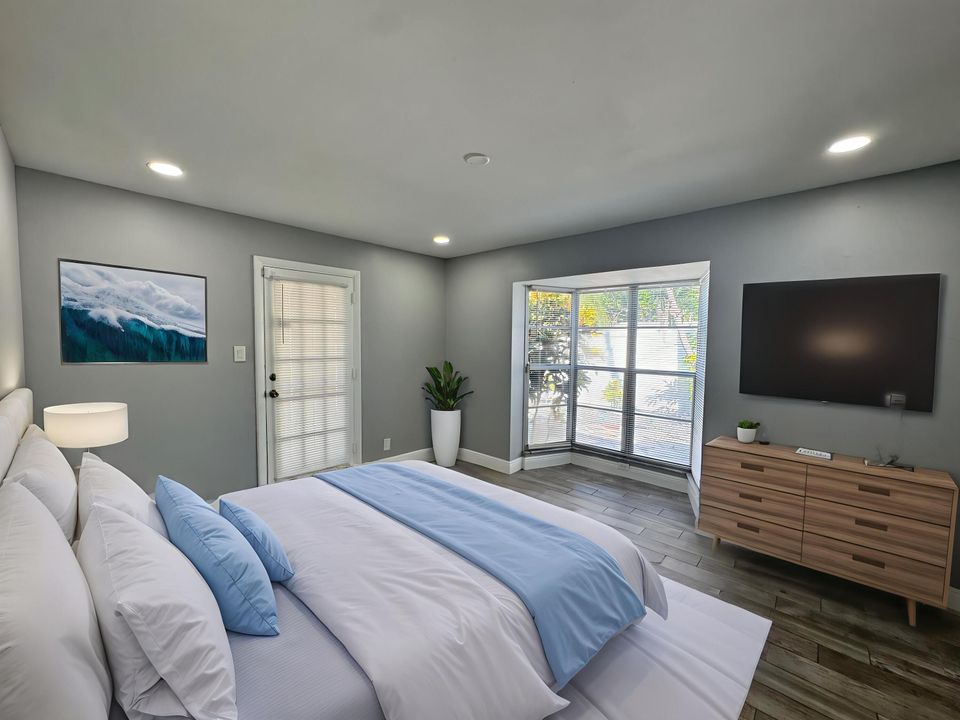 Activo con contrato: $4,300 (4 camas, 3 baños, 1342 Pies cuadrados)