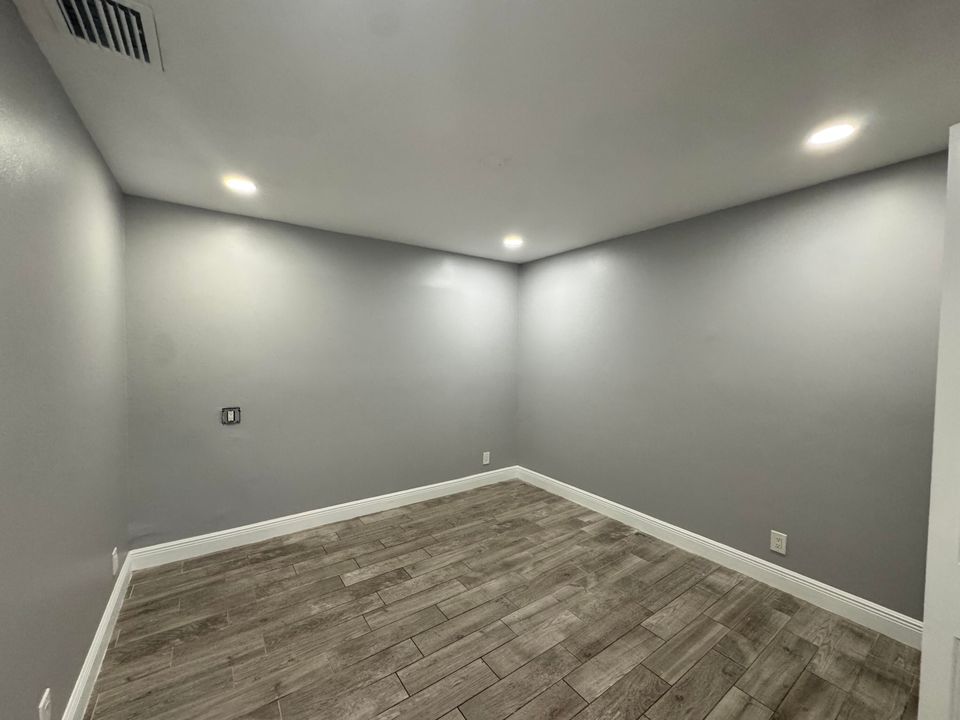 Activo con contrato: $4,300 (4 camas, 3 baños, 1342 Pies cuadrados)