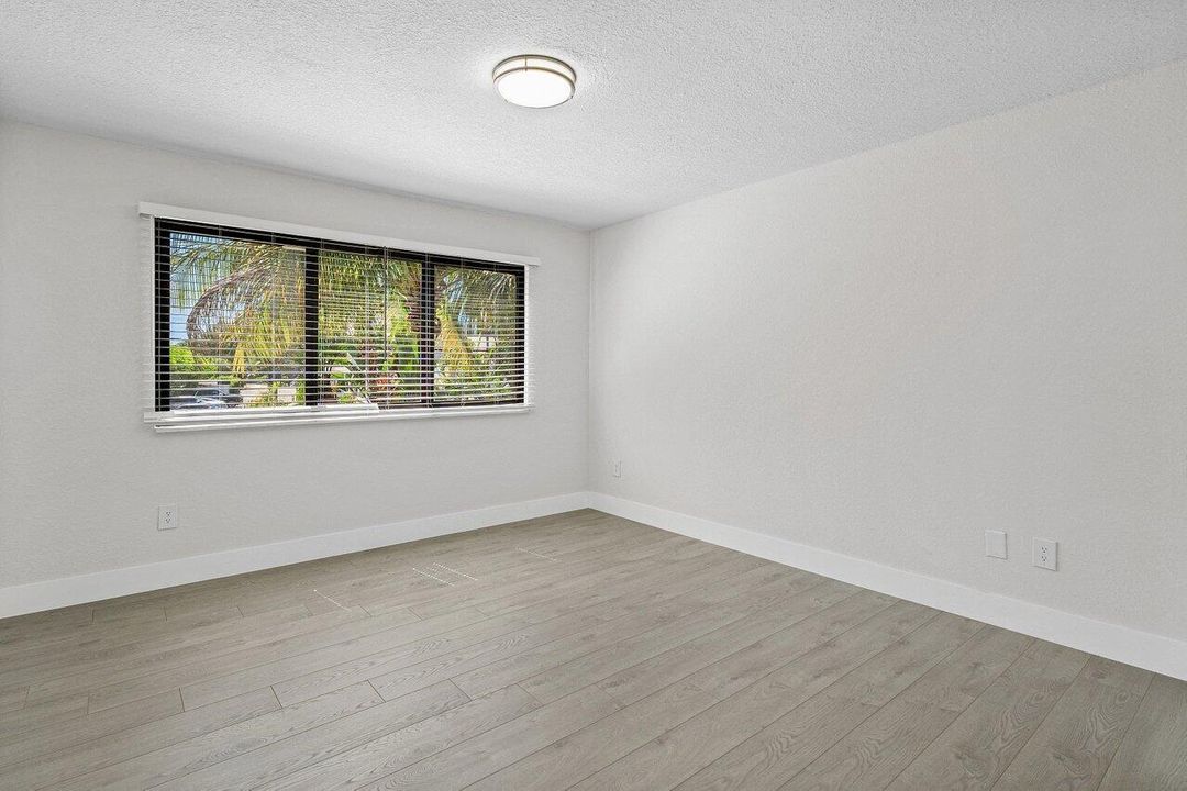 Active With Contract: $699,999 (3 beds, 3 baths, 1911 Square Feet)