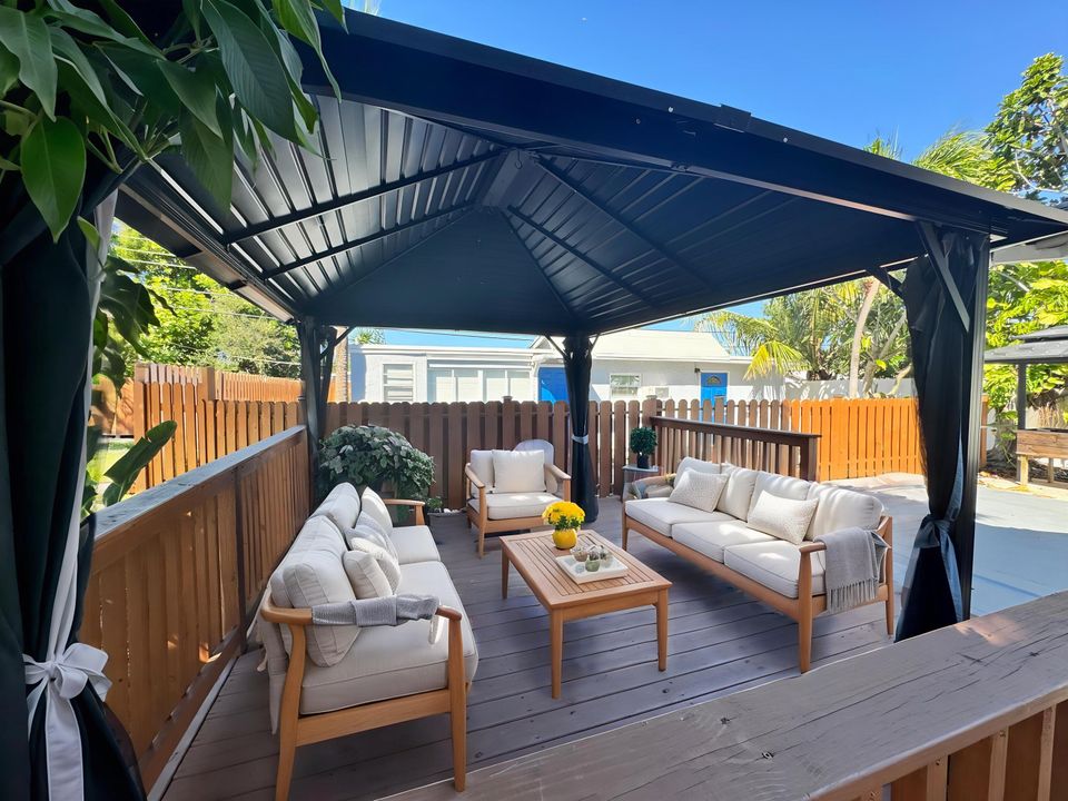 Activo con contrato: $4,300 (4 camas, 3 baños, 1342 Pies cuadrados)