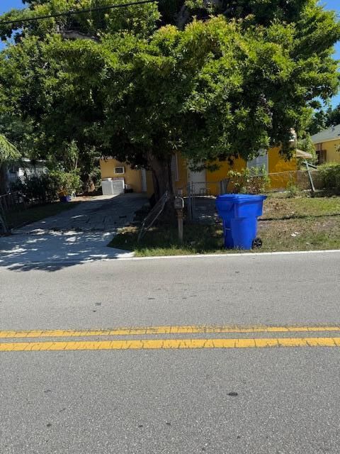 待售: $309,000 (3 贝兹, 1 浴室, 994 平方英尺)