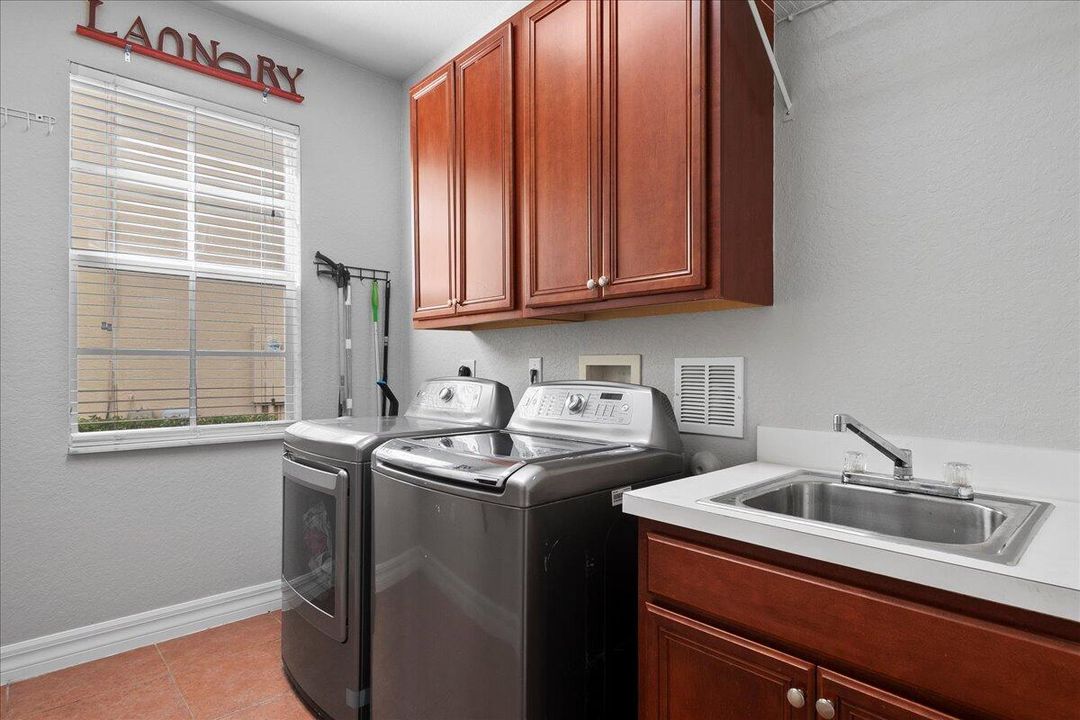 For Sale: $1,175,000 (4 beds, 3 baths, 3166 Square Feet)