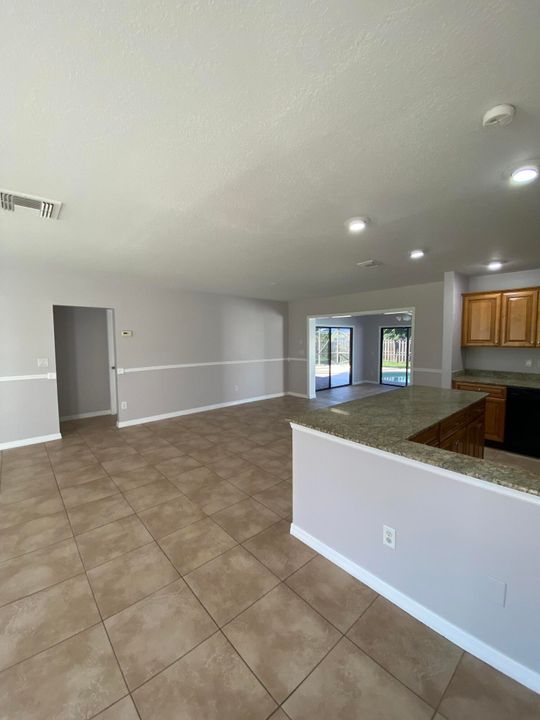 For Sale: $389,000 (3 beds, 2 baths, 1787 Square Feet)