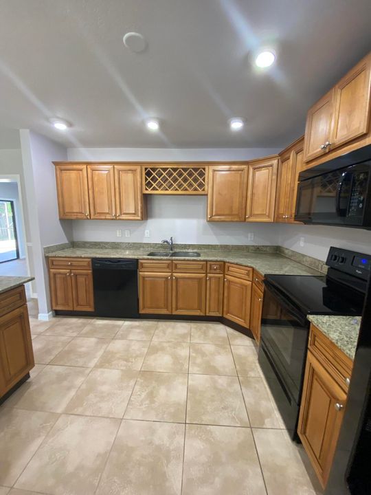 For Sale: $389,000 (3 beds, 2 baths, 1787 Square Feet)