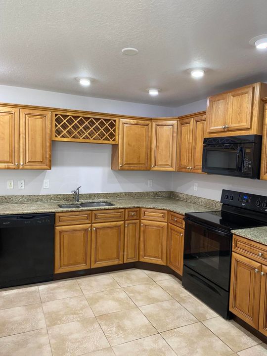 For Sale: $389,000 (3 beds, 2 baths, 1787 Square Feet)