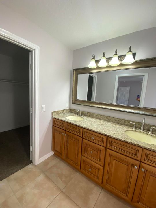 For Sale: $389,000 (3 beds, 2 baths, 1787 Square Feet)