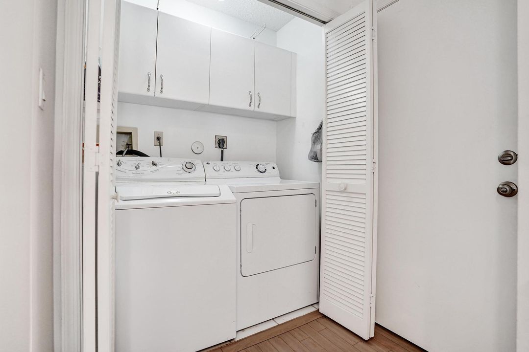 Active With Contract: $995,000 (3 beds, 3 baths, 2042 Square Feet)