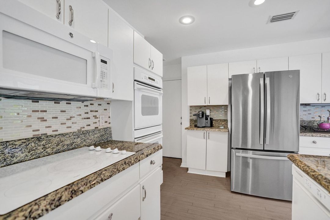 Active With Contract: $995,000 (3 beds, 3 baths, 2042 Square Feet)