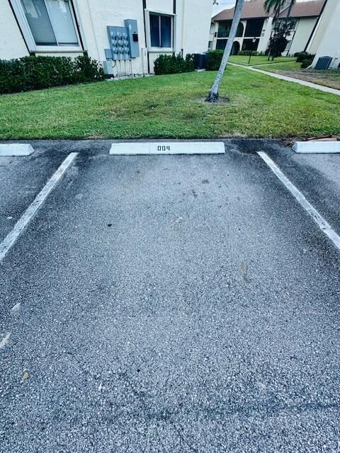 For Sale: $169,900 (1 beds, 1 baths, 682 Square Feet)