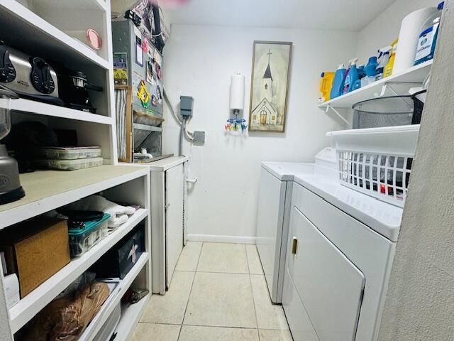 For Sale: $169,900 (1 beds, 1 baths, 682 Square Feet)