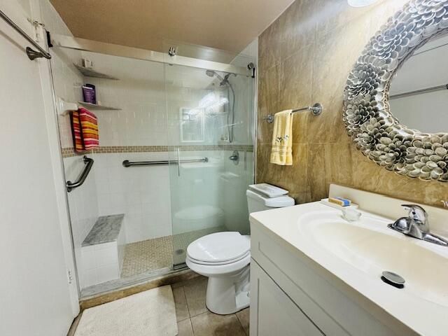 For Sale: $169,900 (1 beds, 1 baths, 682 Square Feet)